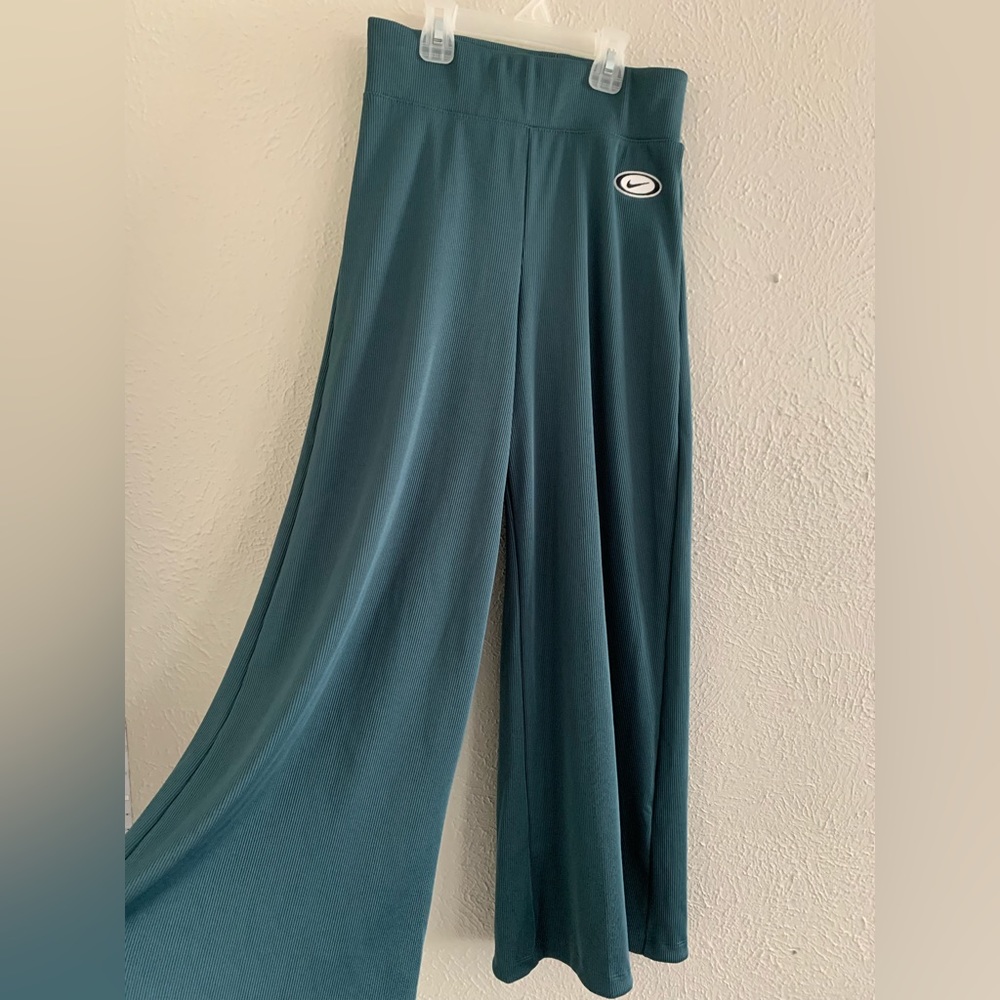 Nike pants - Picture 2 of 3